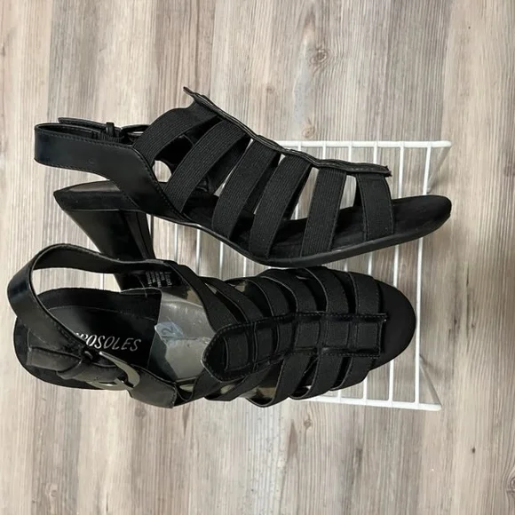 AEROSOLES Black Strappy Strechy Sandals With Chunk Heal - Picture 6 of 7
